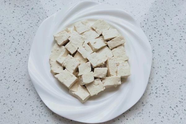 午餐肉蒸豆腐的做法图解2