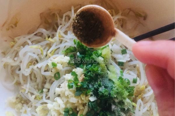 凉拌绿豆芽的做法图解9