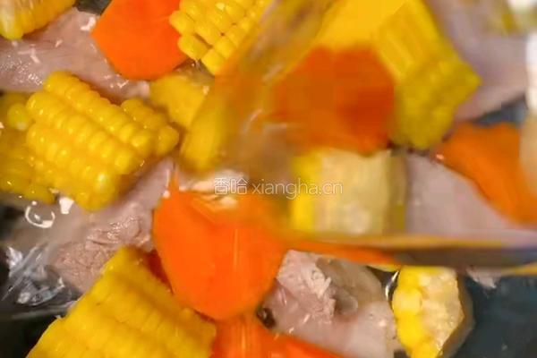 山药玉米排骨汤的做法图解2