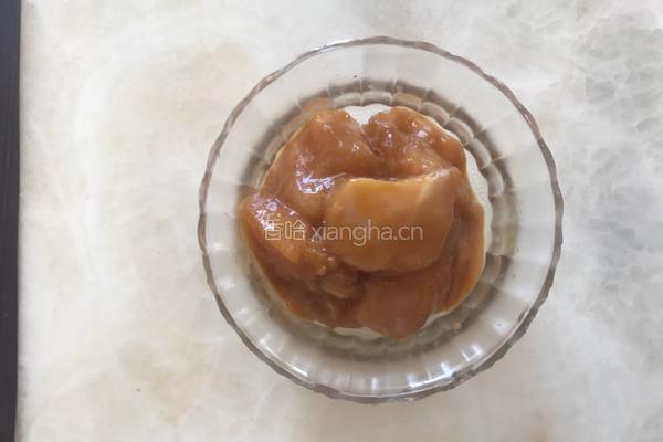 蒜蓉蒸鸡胸肉的做法图解1