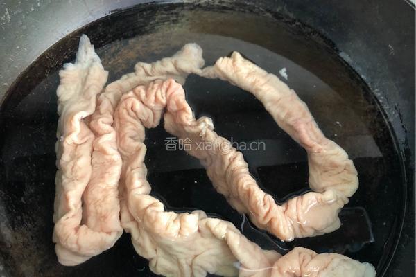 溜肥肠的做法图解1