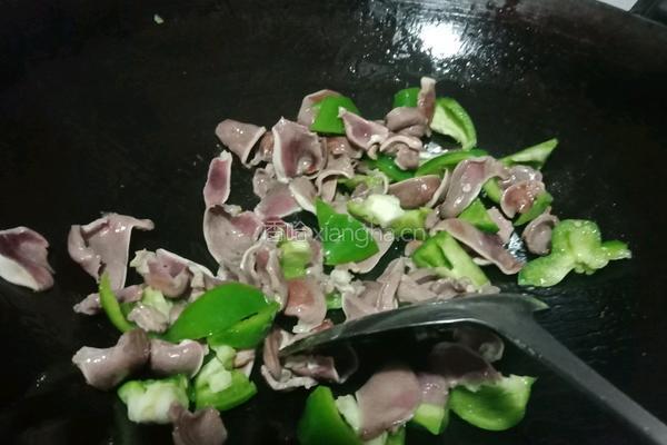 鸭胗炒青椒的做法图解4