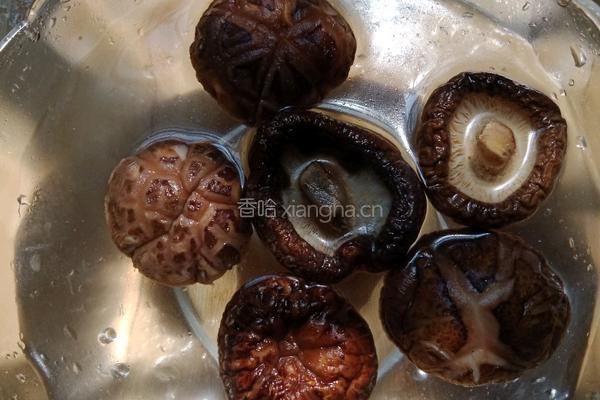香菇蒸鸡翅的做法图解3