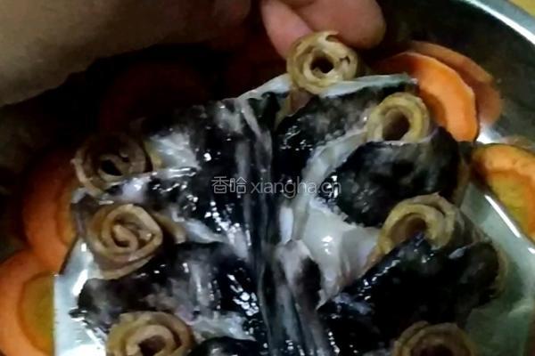 剁椒鳕鱼培根卷的做法图解3