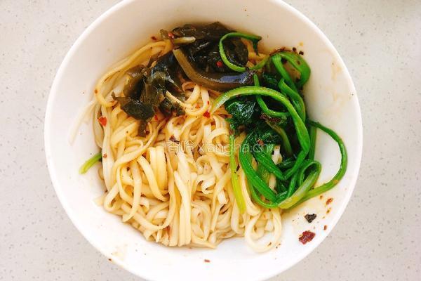 菠菜鸡肉拌面的做法图解4