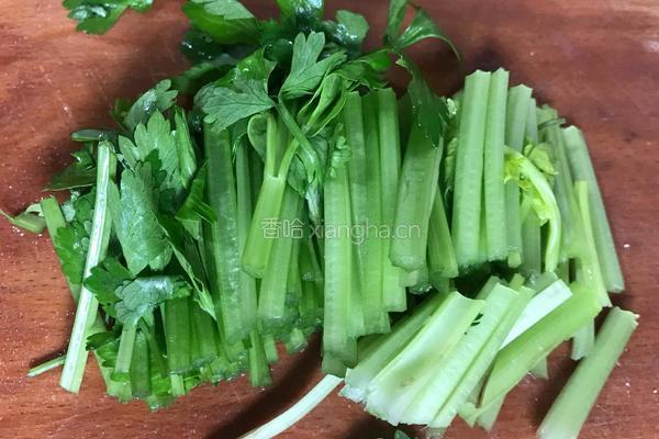 芹菜豆腐干的做法图解3