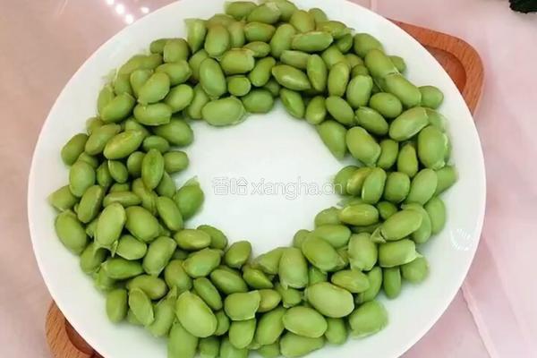 肉末蒸毛豆的做法图解1