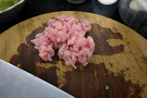 鱼香肉末茄子的做法图解2
