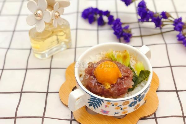 ＃蒸菜＃蛋黄腊肉饼蒸饭