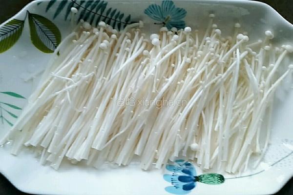 剁椒蒸三鲜（干贝豆腐金针菇）的做法图解2