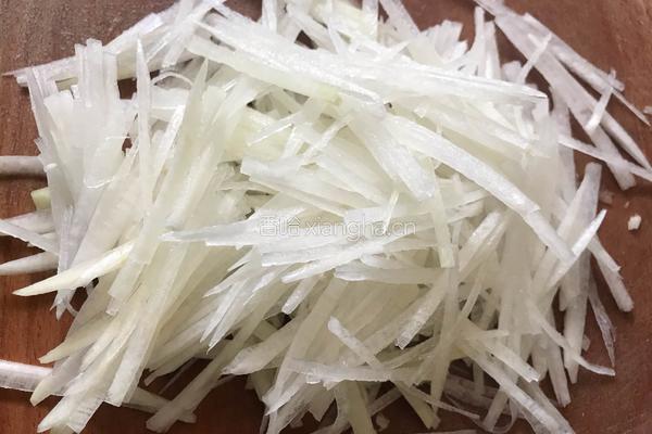 香菇酱拌萝卜丝的做法图解1