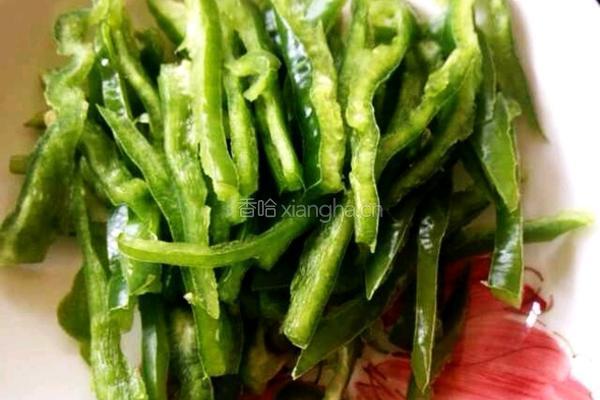 青椒肉丝的做法图解1