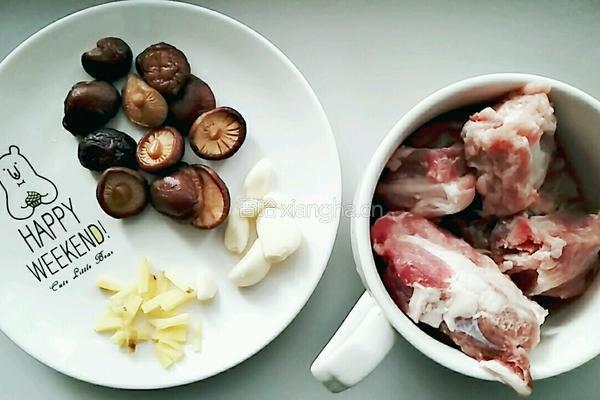 蒜香蒸排骨的做法图解1