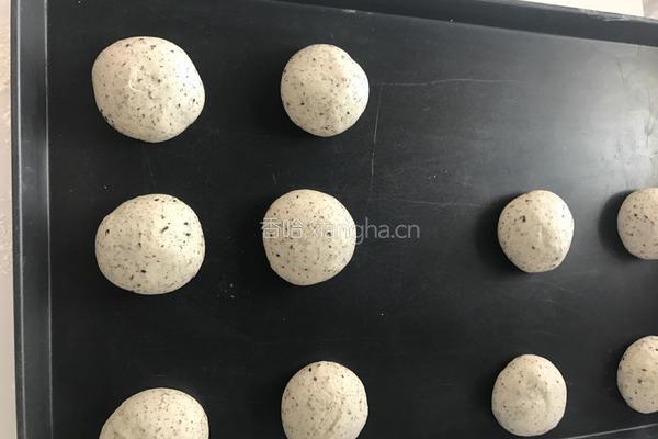 蒸黑芝麻贝果面包的做法图解3
