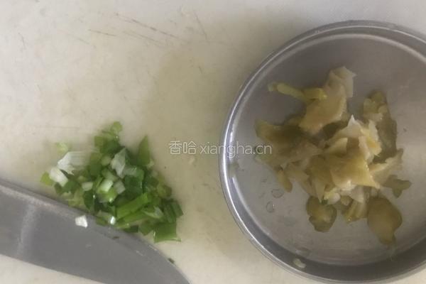 肉末榨菜蒸豆腐卧蛋的做法图解2
