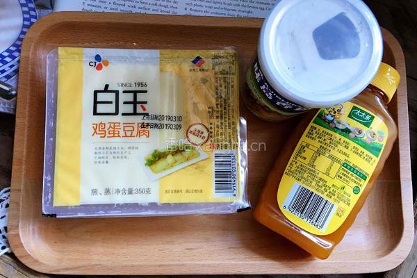 海苔香松鸡蛋豆腐的做法图解1