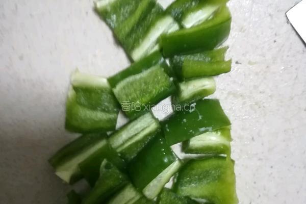 洋葱火腿炒馒头的做法图解2