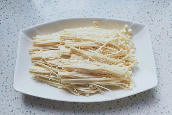 午餐肉蒸金针菇的做法图解2