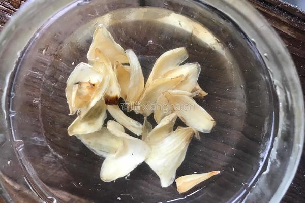 葧荠银耳盅的做法图解2