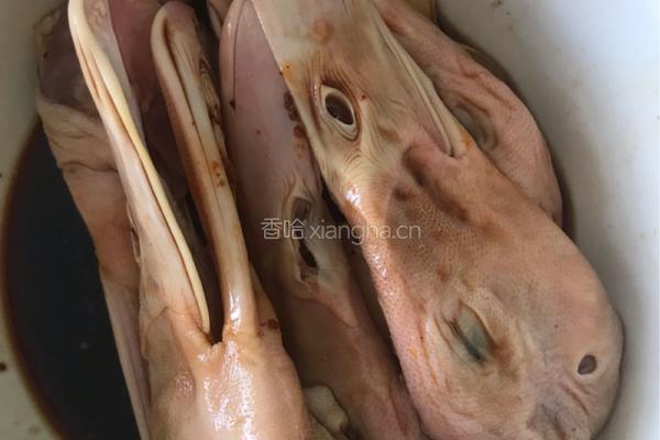 椒盐鸭头的做法图解4
