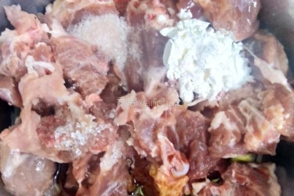 酱香排骨炆土豆的做法图解1