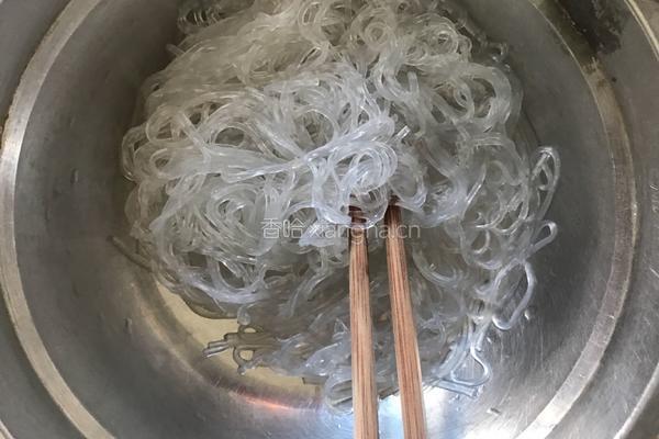 蒜蓉粉丝蒸扇贝的做法图解5