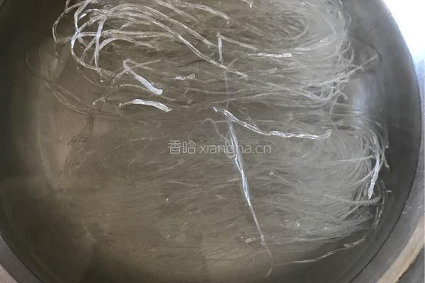 蒜蓉粉丝金针菇蒸虾的做法图解1