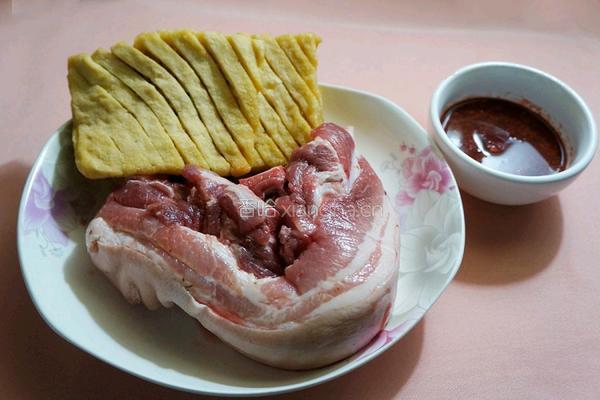 兰花豆干烧肉的做法图解1