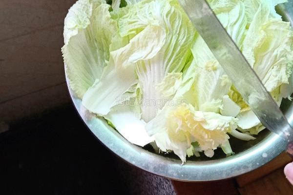 白菜包饭的做法图解1