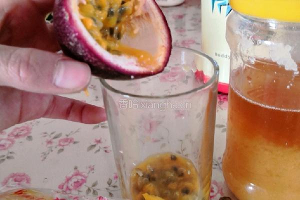 百香果柠檬茶的做法图解3