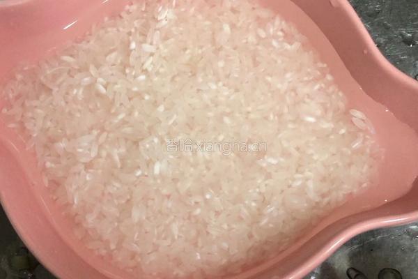 腊肠鸡蛋蒸饭的做法图解2
