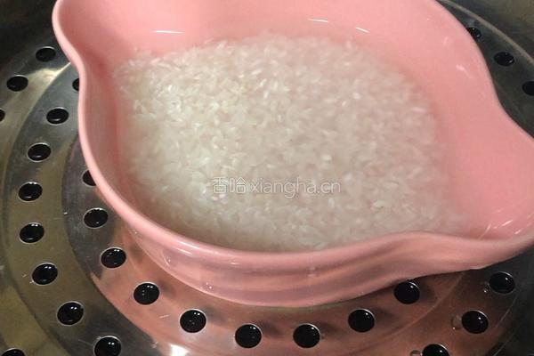 腊肠鸡蛋蒸饭的做法图解3