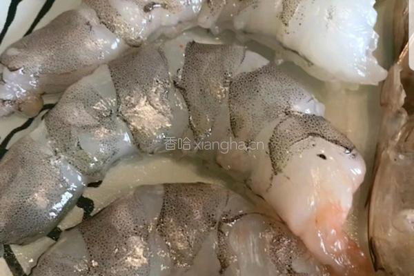 海鲜粥的做法图解1
