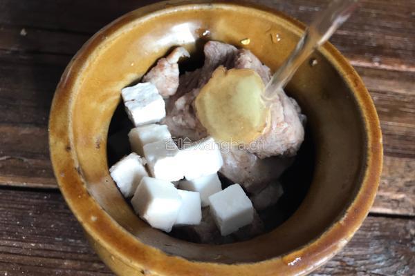 美白养颜汤（茯苓炖排骨）的做法图解6