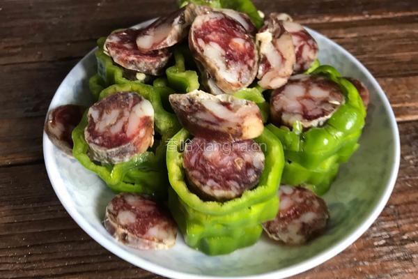 青椒酿香肠的做法图解4