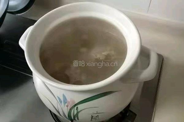 三鲜大骨豆腐汤的做法图解1
