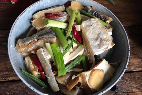 豆腐干炖腊鱼的做法图解5