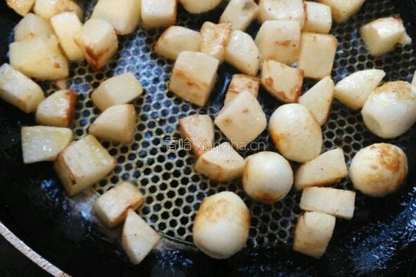 糖醋山药鹌鹑蛋的做法图解3