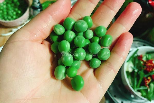 菠萝炒饭的做法图解1