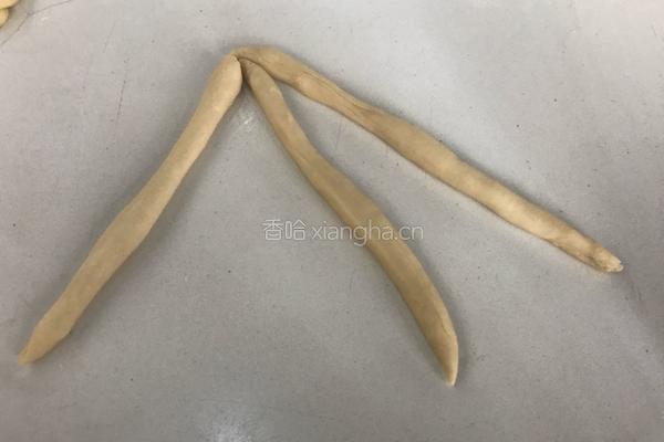 蒸面包（三辫三扣手法）的做法图解5
