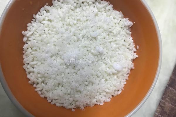 蒸红枣花生糯米饭的做法图解3
