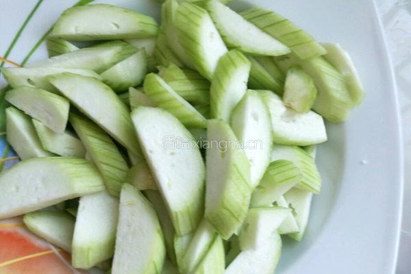 丝瓜炒鸡蛋的做法图解2