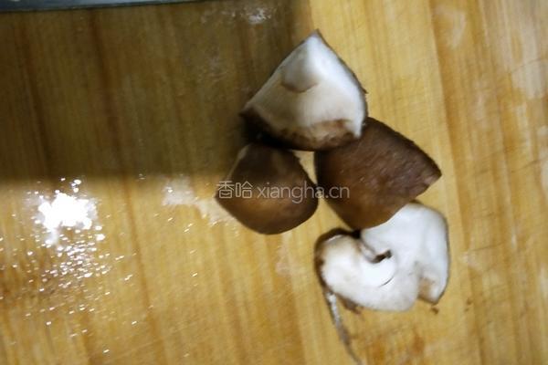 红枣枸杞鸽子汤的做法图解3