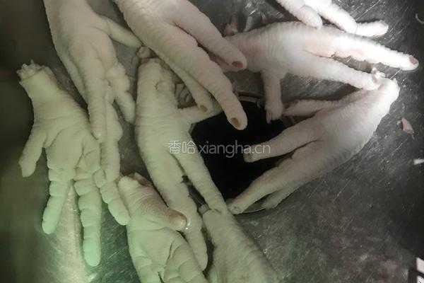 盐焗鸡爪的做法图解1