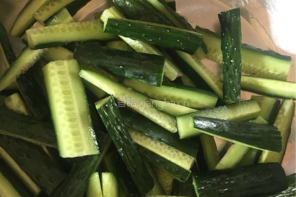 凉拌黄瓜的做法图解2
