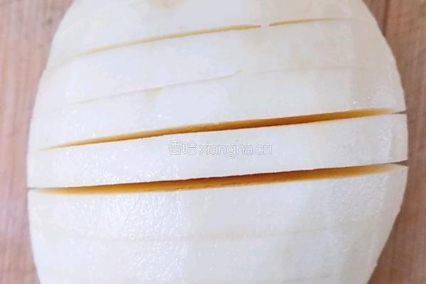 腊肠蒸风琴土豆的做法图解2