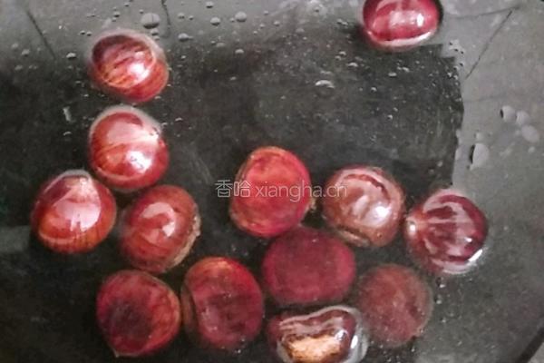 板栗蒸排骨的做法图解2