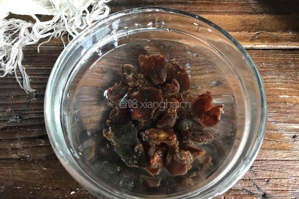 桂圆枸杞蒸蛋的做法图解1