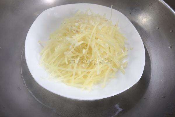 蒸酸辣土豆丝的做法图解6