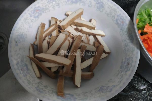 青椒肉丝面的做法图解1